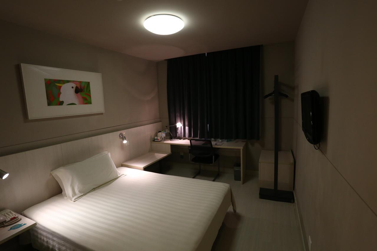 Magnolia Business Hotel Xining Railway Station Grand Cross Mojia Street מראה חיצוני תמונה