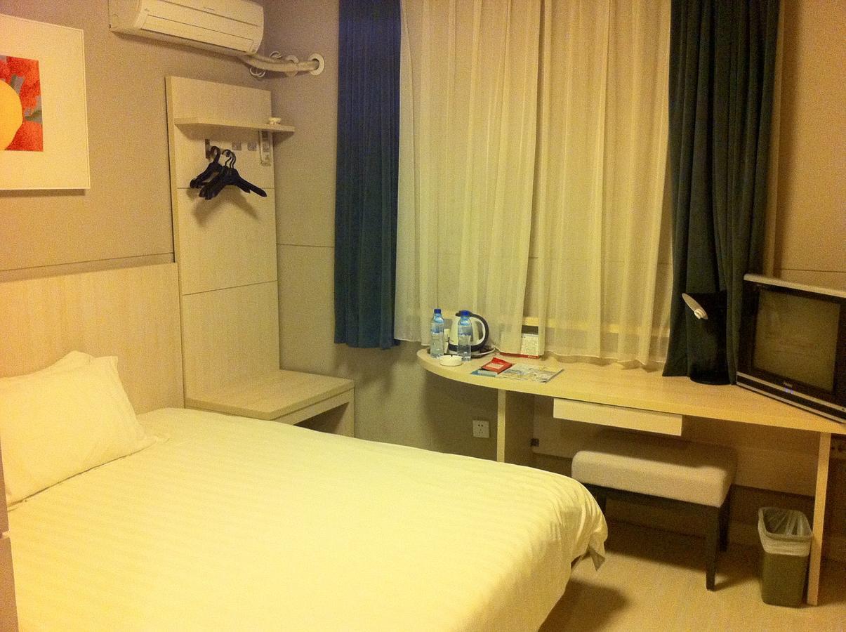Magnolia Business Hotel Xining Railway Station Grand Cross Mojia Street מראה חיצוני תמונה