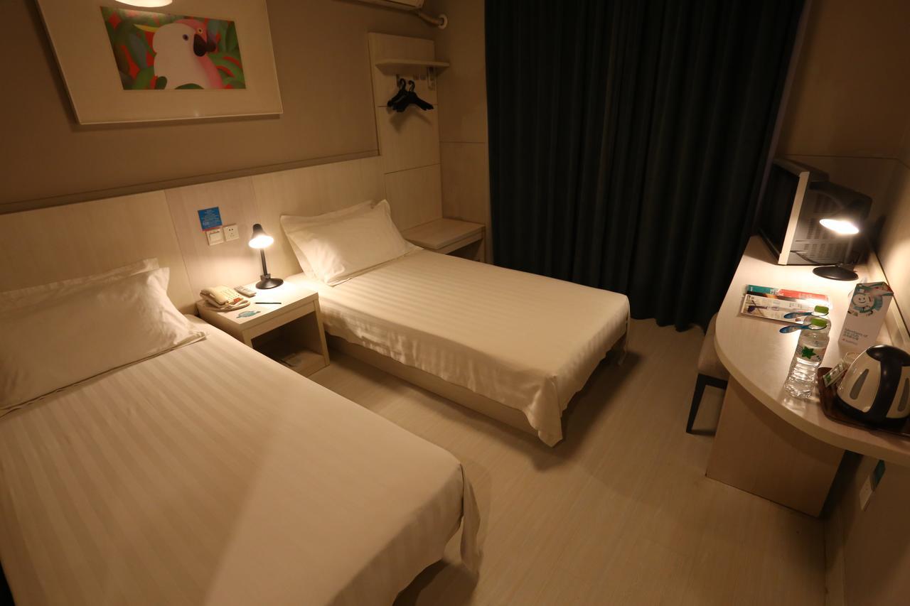 Magnolia Business Hotel Xining Railway Station Grand Cross Mojia Street מראה חיצוני תמונה