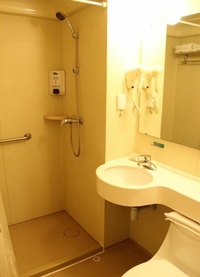 Magnolia Business Hotel Xining Railway Station Grand Cross Mojia Street מראה חיצוני תמונה