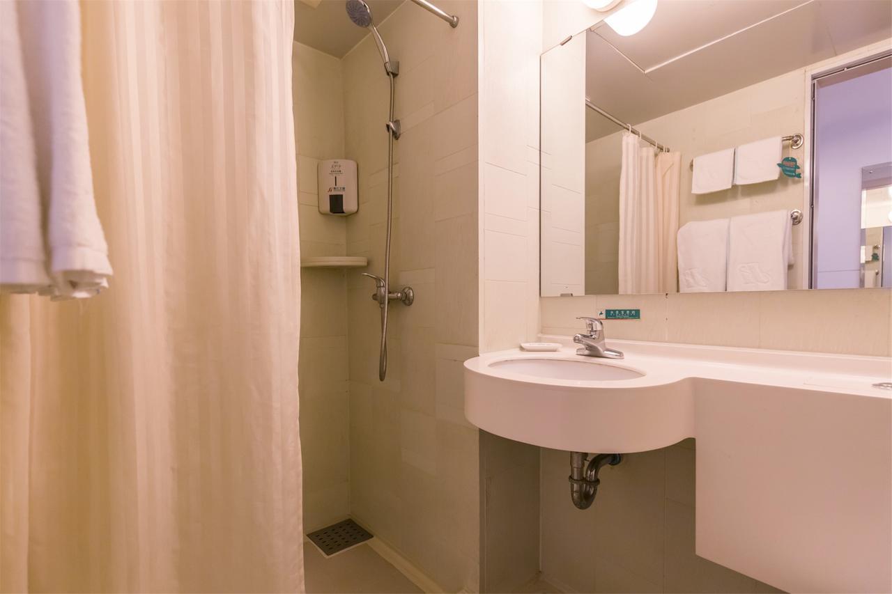 Magnolia Business Hotel Xining Railway Station Grand Cross Mojia Street מראה חיצוני תמונה